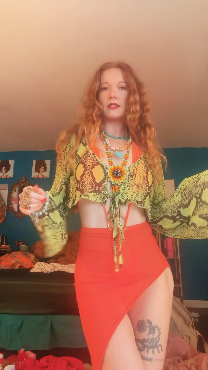 NGL, getting dressed for the performance is one of my favorite parts of the performance ๐ See you soon @indigochild.la