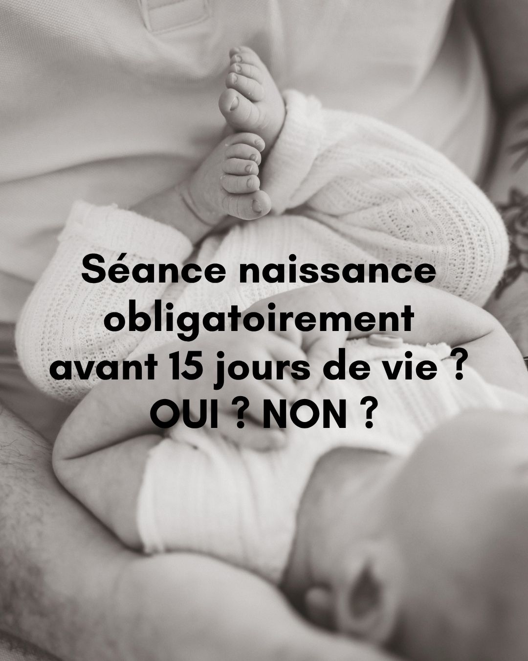 Une séance naissance, à votre rythme.
On recommande souvent de réaliser une séance naissance entre 5 et 15 jours de vie, mais avec mon expérience de photographe, de maman et aujourd’hui de mamie, j’ai appris que tous les bébés et tous les parents ne sont pas prêts au même moment.
Un bébé né prématurément, un accouchement difficile, une maman qui a besoin de temps pour récupérer… La vie ne se déroule pas toujours comme prévu, et c’est parfaitement normal.
Alors, si votre bébé a dépassé les 15 jours, ne pensez surtout pas qu’il est trop tard pour créer de beaux souvenirs. ❤️
Bien sûr, une séance avec un bébé plus grand peut être différente : il dort parfois moins, peut avoir des coliques ou avoir besoin de davantage de câlins, mais c’est mon métier de m’adapter à votre bébé, et non l’inverse.
Je prends le temps de respecter son rythme, ses besoins et ses envies pour créer de jolies images, quel que soit son âge.
Parce qu’une séance naissance, ce n’est pas une question de date limite, c’est avant tout une histoire d’amour et de souvenirs, il n’est jamais trop tard pour immortaliser les premiers instants de votre vie de famille.