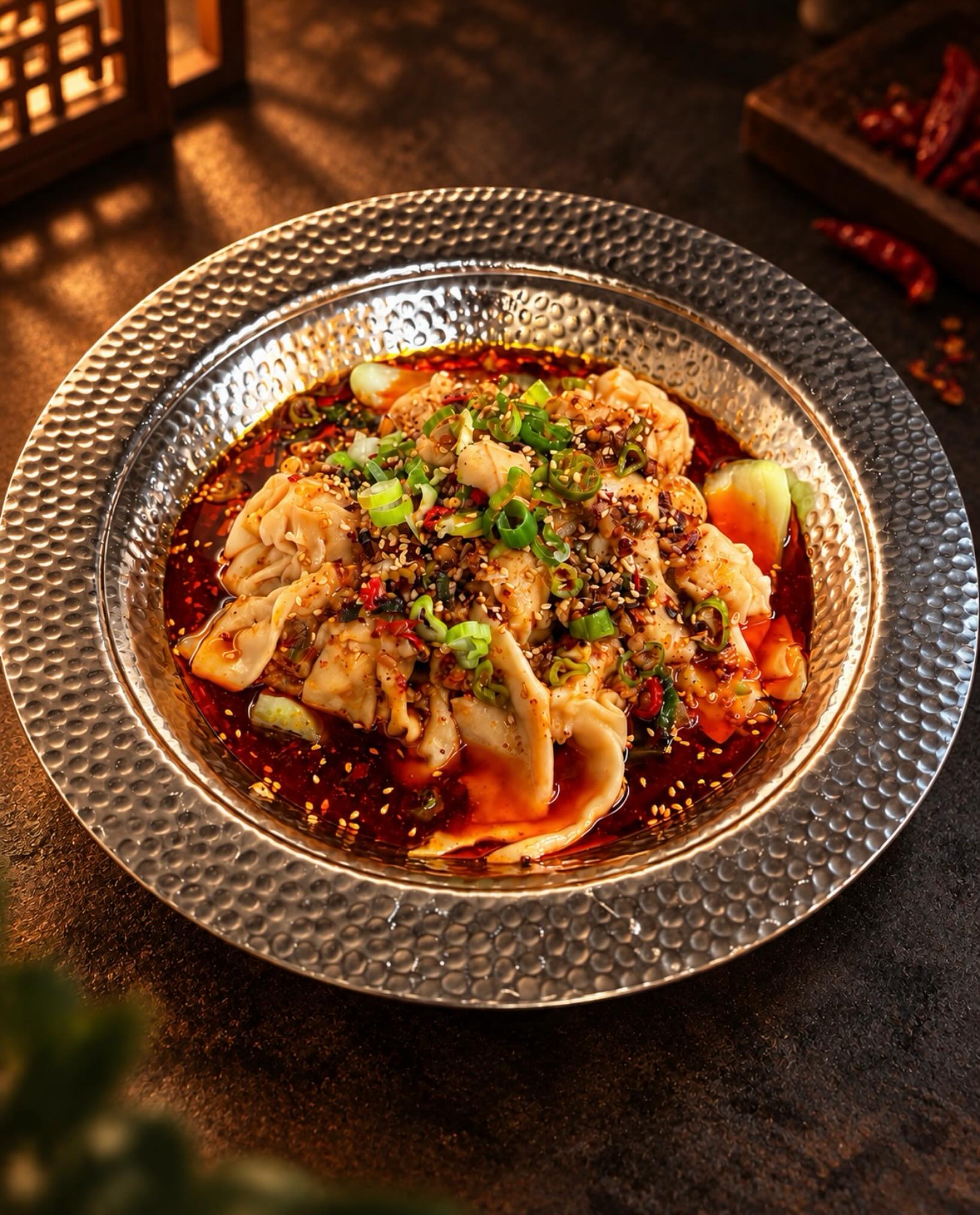 红油抄手 · Wontons in Chiliöl
Zarte Wontons in aromatischem Chiliöl, verfeinert mit Sesam und Frühlingszwiebeln. Feine Teighüllen, kräftige Aromen und eine angenehme Schärfe.
Delicate wontons in aromatic chilli oil, finished with sesame and spring onions. Silky wrappers, bold flavours and a warming touch of heat.
#Wontons #ChiliOilWontons #SichuanCuisine #ZurichFood #ImperialGarden