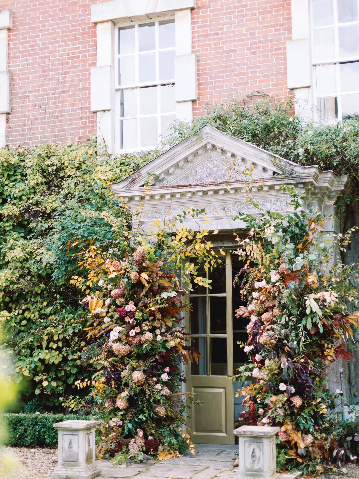 Autumn... my happy place..
Look back at this gorgeous install @cranborne_lodge with the best of teams. @victoriafergussonaccessories @imogenxiana @baxterandted
#weddingflorist #dorsetflowers #weddingdecor #floralarch #autumnalflowers