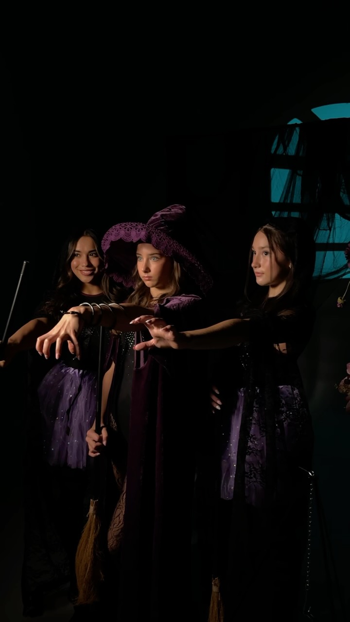 It’s just a bunch of Hocus Pocus…💜🕸️🌙🧙♀️
Leos available online just in time