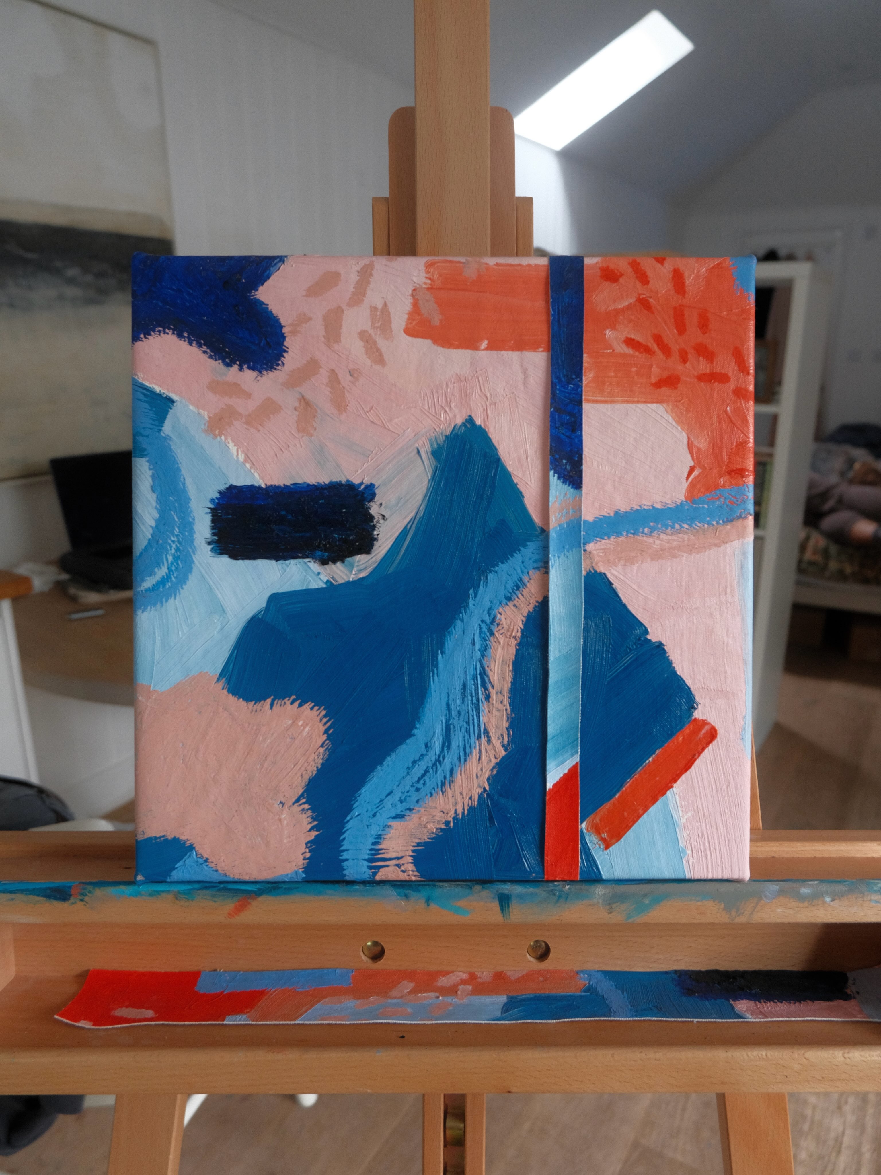 Finally got round to stretching my little abstract painting ✨ Whist cutting it to the correct size, I didnt want some of the off cuts to go to waste so had a play around and I placed this piece on top and when it fitted in with the pale blue line exactly, it felt like it should stay on the painting. I haven’t relaxed and experimented this much in a long time with my work and it was a really refreshing process to do so
#artist #canvaspainting #abstractpainting #oilpainting #oilpaints