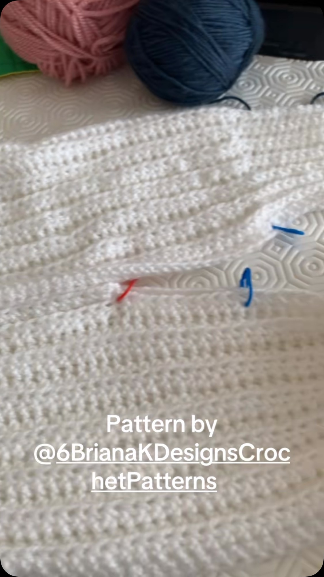 Crochet White Baby Pants Perfect For Your Little One. #crochet #crochetbabyclothes #babyshower #wool #babywear