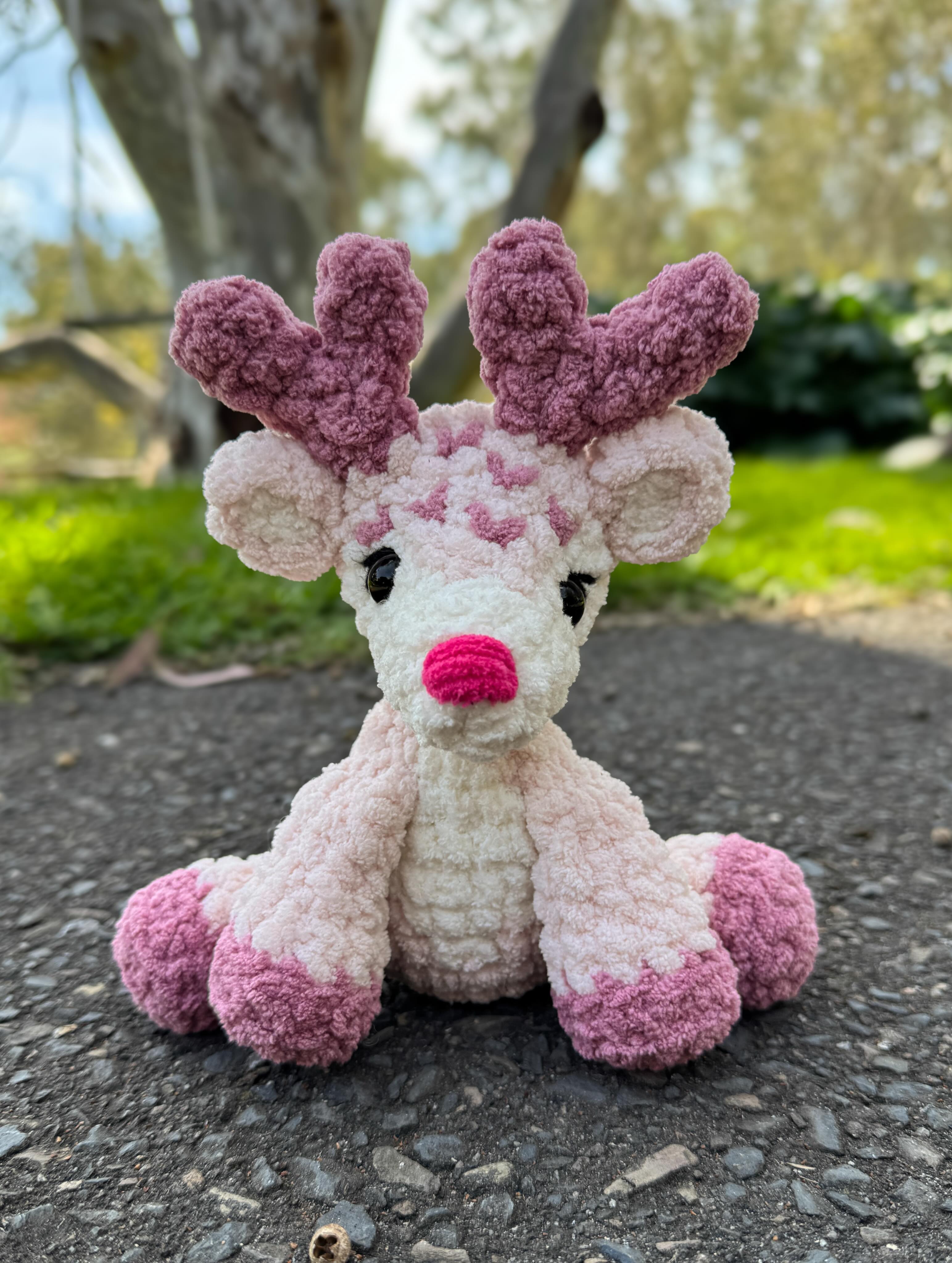 Who said reindeer have to be brown? 🩷🦌
Meet Daisy, in all her pink, rosy, antlered glory! I couldn’t resist giving this little lady a softer colour palette, and I think she wears it rather well.
Daisy is a gorgeous new pattern from @crochetcalls that I had the pleasure of testing. Those chunky antlers, little markings and bright pink nose have completely won me over.
Thank you @crochetcalls for having me along for the test 🤍
#crochetcreationswithlove #crochetcalls #daisythereindeer #crochetreindeer #amigurumi