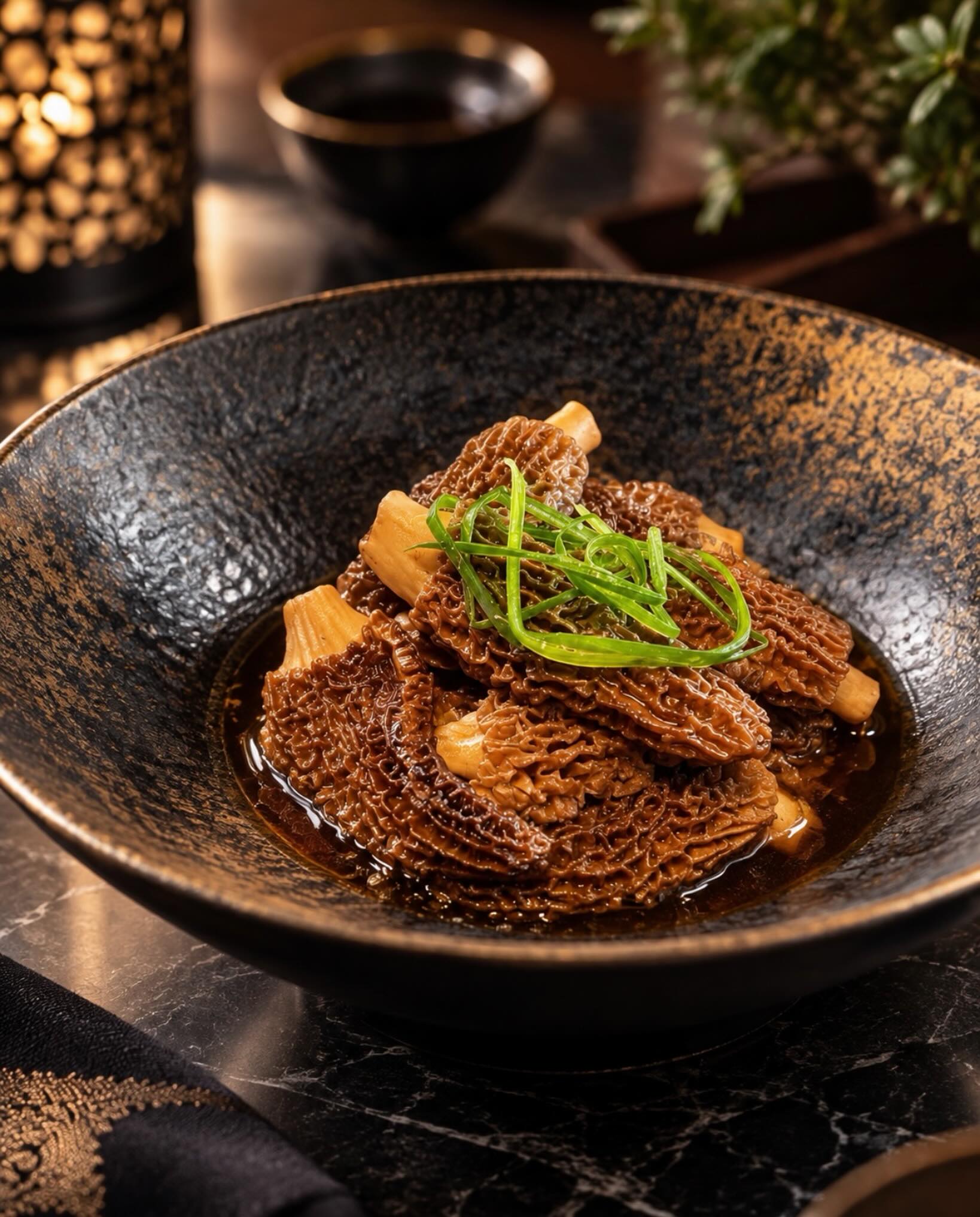 Morcheln im Mittelpunkt.
Feines Pilzaroma, eine vollmundige Sauce und frische Frühlingszwiebeln. Genuss bis zum letzten Bissen.
Morels take centre stage.
Earthy aromas, a rich sauce and fresh spring onions. Savour every bite.
Imperial Garden · Bülach
#ImperialGarden #Bülach #Morcheln #Morels #ChineseCuisine
