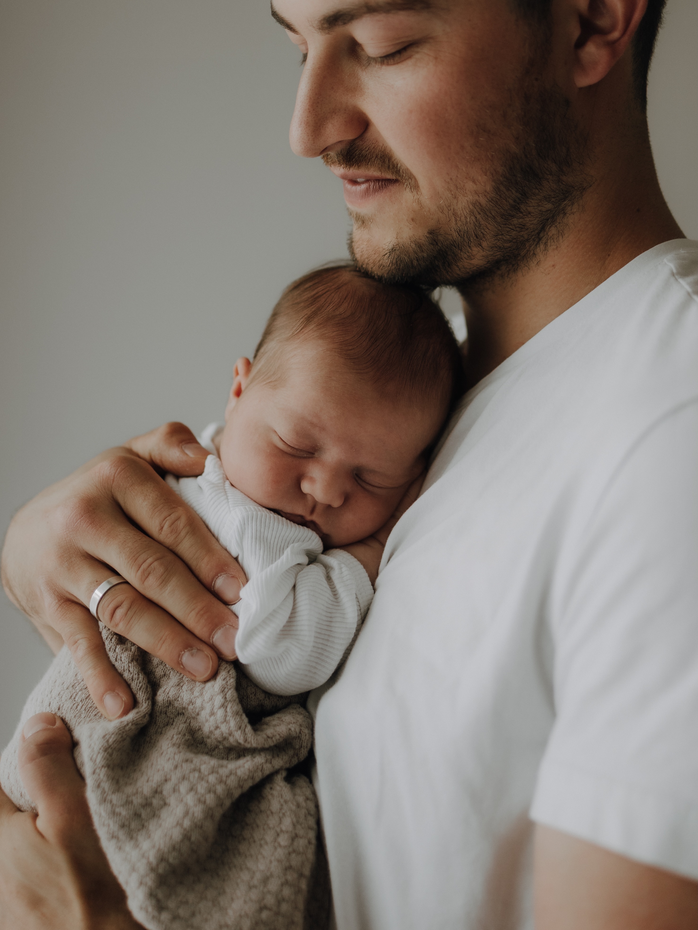 So winzig. So vollkommen. So unendlich viel Liebe. 🤍✨
Für die kleinsten Wunder und die größten Gefühle. 🫶🏻
Aktuell habe ich wieder freie Plätze für Neugeborenenshootings.